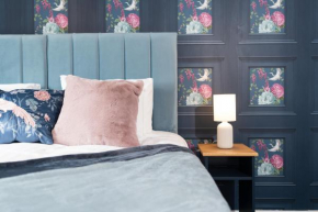 Stylish 4 bed - Contractor Stays, Plenty of Parking, Wi-fi